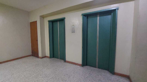 Alquiler O Venta De Oficina 90m2 En Torre Josar En Maracay