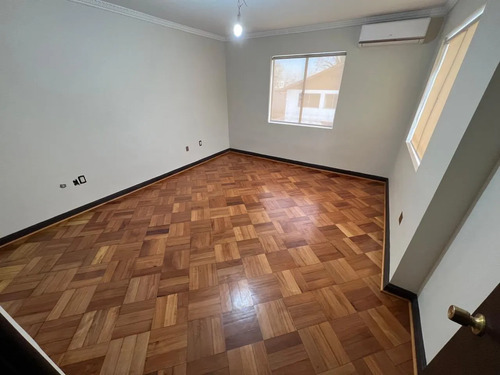 Casa Tradicional Recién Restaurada Para Uso De Oficina