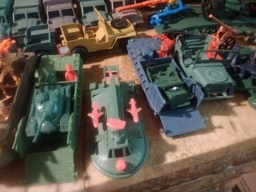 Imagen 4 de 10 de Vehiculos De Plastico Para Soldaditos Anfibios Jeeps Camione