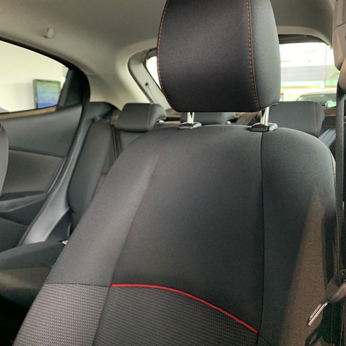Imagen 7 de 14 de Mazda 2 Sport Carbon Edition Cuarzo Platino