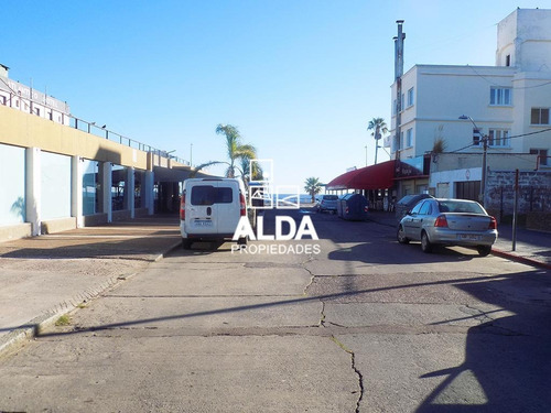 Local Comercial Centro Piriápolis 1 Dorm Venta Lo101833
