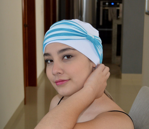 Imagen 2 de 4 de Turbante De Likra De Algodón Modelo Dot Blanco