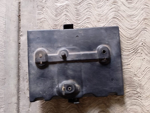 Moldura Base De Batería Mazda 2 2012-2015 (Usado)