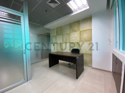 Oficina En Alquiler En Lechería. Centro Empresarial Lechería