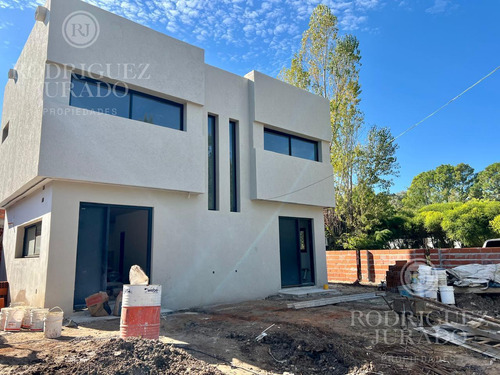 Casa A Estrenar En La Bota Benavidez