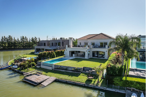 Casa  En Venta En Cabos Del Lago, Nordelta, Tigre