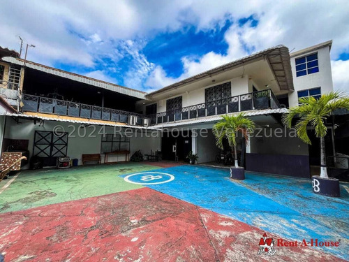 María Martínez Te Ofrece En Alquiler Este Espacioso Local Comercial Al Este De Barquisimeto, Piso De Granito, Área De Cocina, Ideal Para Centro Médico, Estético, Oficinas, Seguridad 24/7.