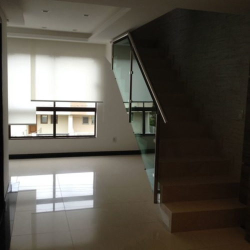 Casa Em Ipanema Com 4 Dormitórios - Mi5493