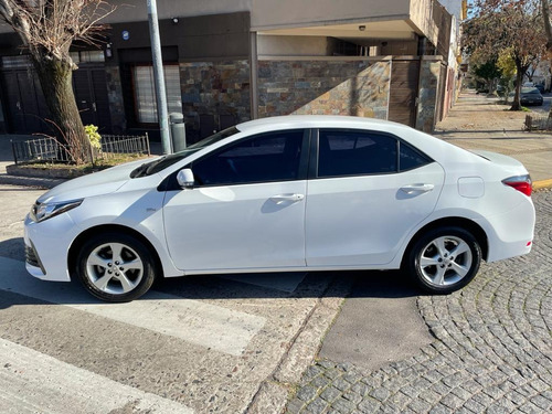 Imagen 4 de 13 de Toyota Corolla 2017 1.8 Xli Cvt 140cv