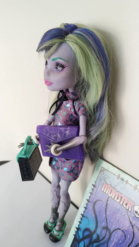 Boneca Monster High Twyla Boogeyman Com Acessórios
