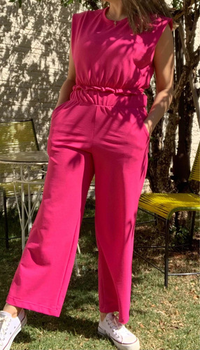 Imagem 1 de 3 de Conjunto Calça E Cropped