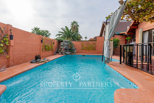 Venta De Casa Con Excelente Ubicación Y Conexión A...