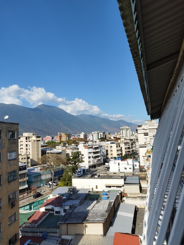 Penthouse En Av. Roosevelt, Urb. Los Rosales, Caracas, Distr