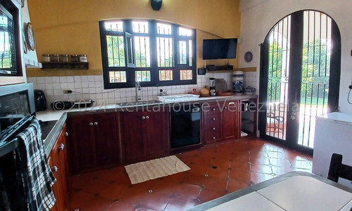 Casa En Venta Ubicada En El Solar Guataparo Valencia Carabobo Venezuela Cod 24-15831 Eloisa Mejia