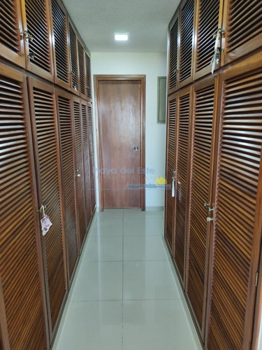 Venta Apartamento 3 Dormitorios En Suite, Península, Frente Al Puerto, Punta Del Este- Ref: 11642