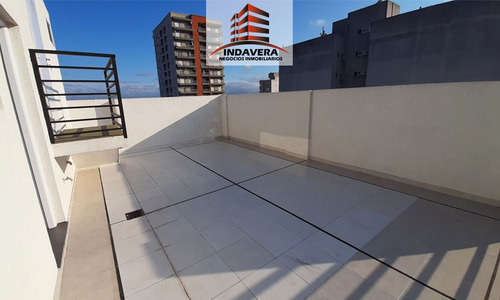 Excelente Semipiso De 2 Amb. De 47 M² Con Balcón Terraza Caseros Centro.