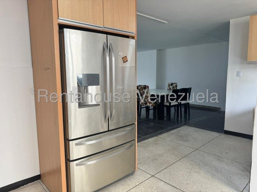 Bello Y Comodo Apartamento En Venta, En Cumbres De Curumo.