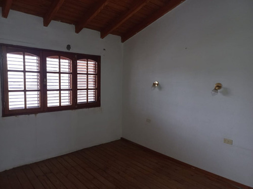 Venta De Casa Con Departamento Y Local Comercial