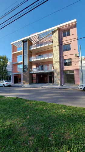 Luján; Departamento Céntrico Sobre Calle Dr. Real 525