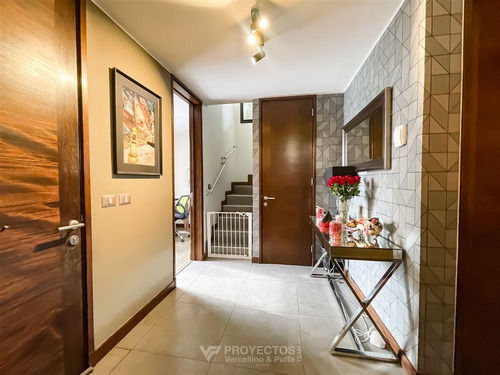 Casa En Arriendo De 5 Dorm. En Colina