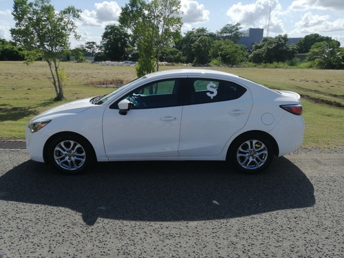 Imagen 3 de 9 de Toyota Yaris R Xle 2018