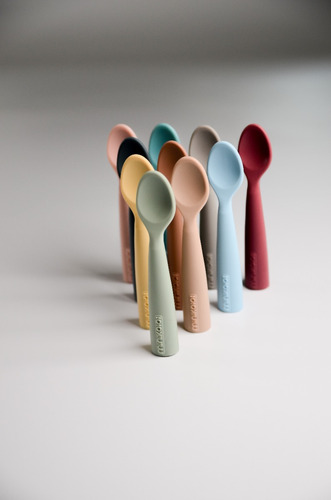 Imagen 6 de 8 de Cuchara Silicona Alimentacion Bebe Minikoioi Scooper