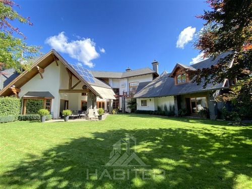 Casa En Venta De 6d En Condominio Los Cantaros. En Temuco