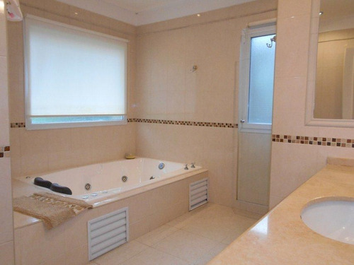 Chalet Moderno, En Dos Plantas, De 4 Dormitorios, Doble Gara
