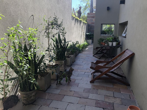Imagen 18 de 30 de Casa En Venta - 5 Ambientes Con Piscina - Zona Residencial En Castelar Centro