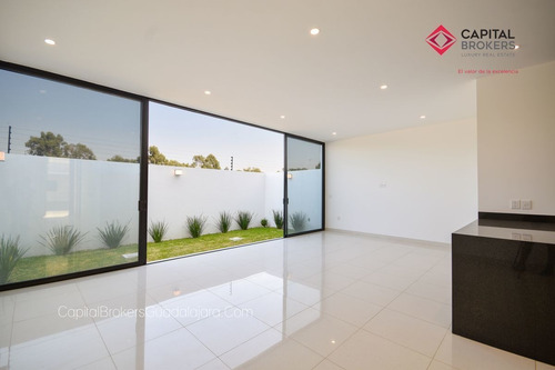 Casa En Venta En Coto Frente Al Parque Metropolitano
