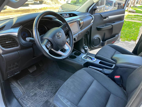 Imagen 9 de 15 de Toyata Hilux Srv 4x2 2.8 Tdi 2018