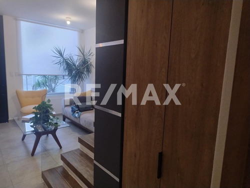 Casa En Venta En Condominio Con 3 Habitaciones Y Una En Pb, Tiene Jardín Y Amenidades En San Isidro Juriquilla