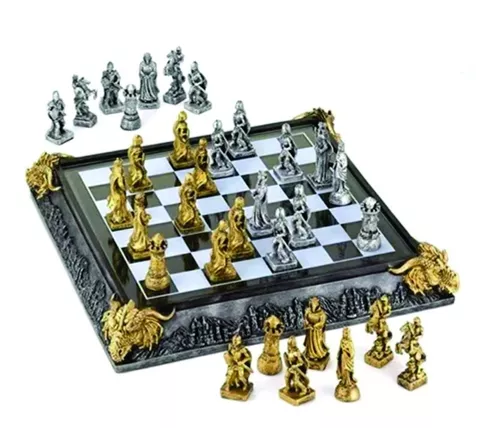 Jogo De Xadrez Conjunto Tematico Medieval Com Tabuleiro 32cm - R$ 219,9