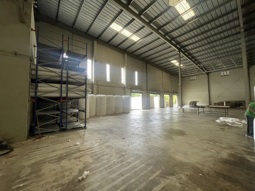 Nave Industrial Alquiler Monumental Duarte, Santo Domingo