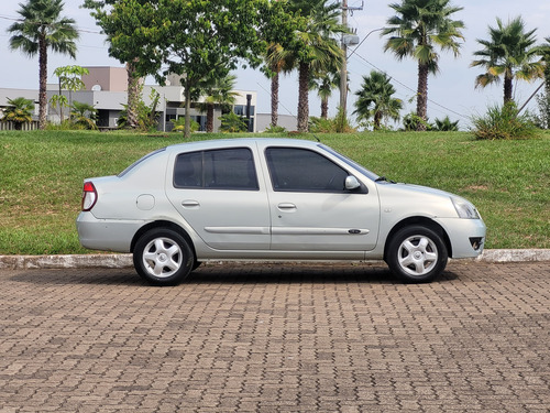 Clio Sedan Privilége 1.6 16v (flex)
