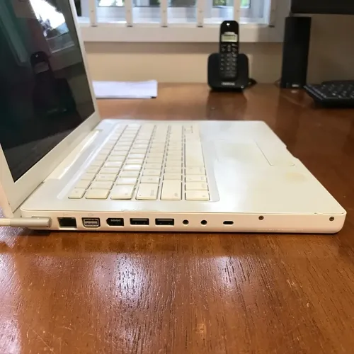 Macbook White 13-inch, Early 2009 (somente Peças. Não Liga