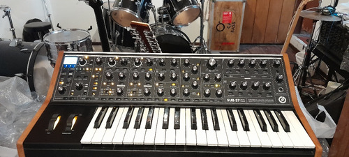 Syntetizador Moog  Sub 37