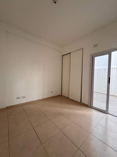 Alta Cordoba, 1 Dormitorio Con Patio, Cocina Separada - A Metros De La Plaza