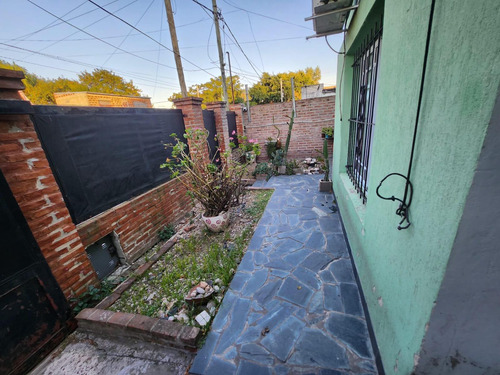 Casa En Venta - 3 Dormitorios 1 Baño - Cochera - 315mts2 - Ensenada