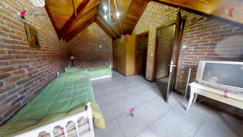 Casa En Playa Mansa Con Piscina- Ref: 9819