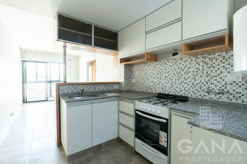 Departamento Venta 2 Dormitorios Con Cochera Y 2 Patios. Oportunidad