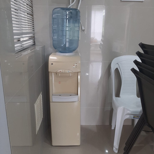 Dispensador De Agua Caliente Y Fria De Piso