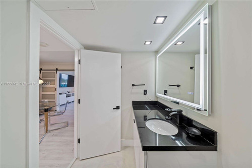 Alquiler Departamento Miami Beach 2 Amb/ Playa Y Cochera Roney Palace / 1 Hotel Complejo 5 Estrellas. 3 Piscinas, Jacuzzi, Acceso Directo A La Playa 5 Cuadras De Lincoln Road. 2301 Collins Ave.