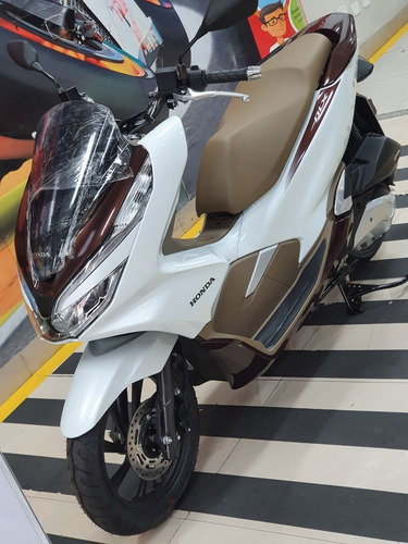 Imagem 10 de 10 de Honda Pcx150 Dlx Abs 3 Anos De Garantia + 7 Troca De Óleo