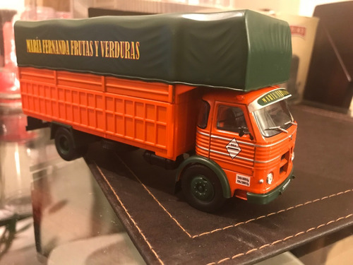 Miniatura Camión Pegaso Comet 1090. Frutas Ixo 1/43
