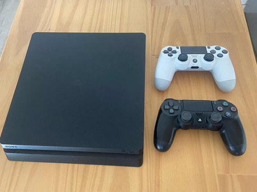 Play Station 4 Ps4 Slim Con Muy Poco Uso + 2 Joystick