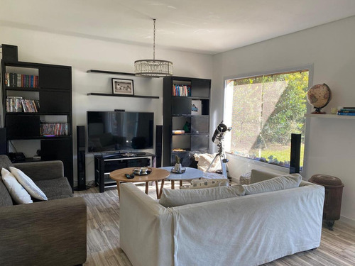 Imagen 3 de 28 de Venta | Casa De 2 Plantas En Lote Interno | Los Alisos
