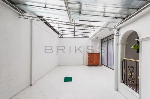 Casa En Venta En Vizcaya. Cod V1416