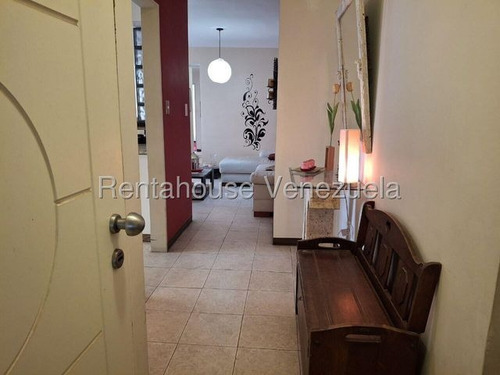 Se Vende Apartamento Prados Del Este. Mb