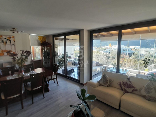 Cálida Casa Con Vista Panorámica En Condominio Seguro